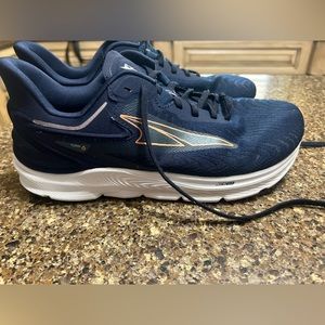 Altra Torin 6 women’s navy and coral size 10.5..good condition